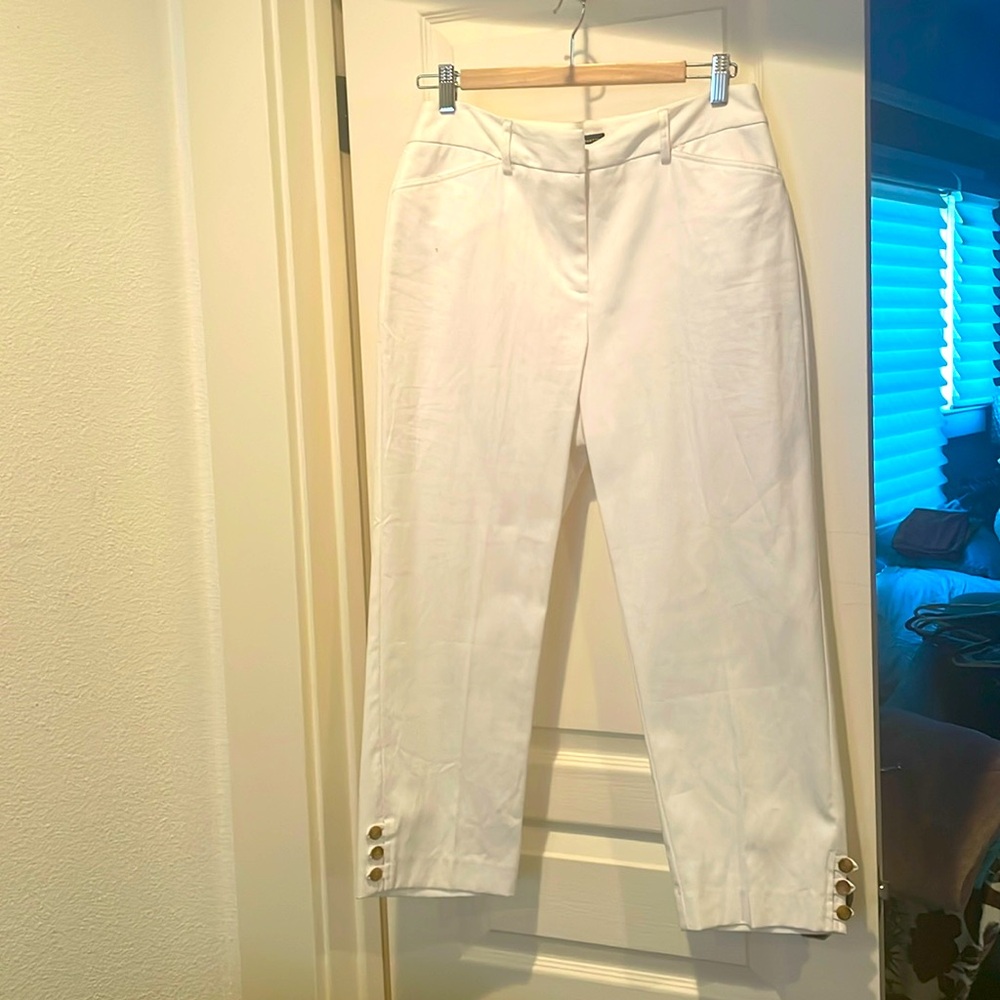 White pants with cute button details. Size 10 worn once so in great condition.